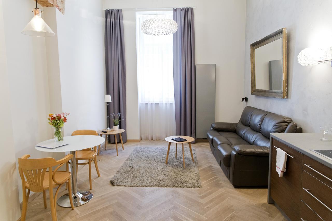 Light Rooms Apartment Krakow Bagian luar foto